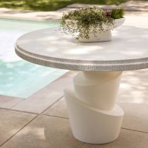 FDS19 Figueroa Outdoor Entry Table Enviormental View  2